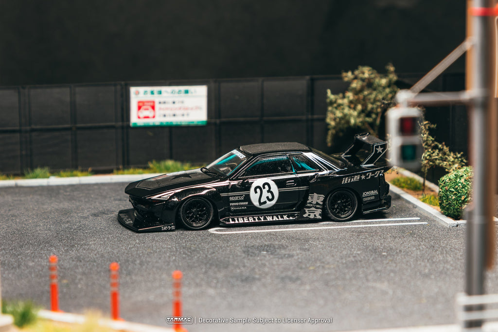 Tarmac Works 1:64 LB-KAIDO WORKS Nissan R32 Skyline Black | Pre-Order