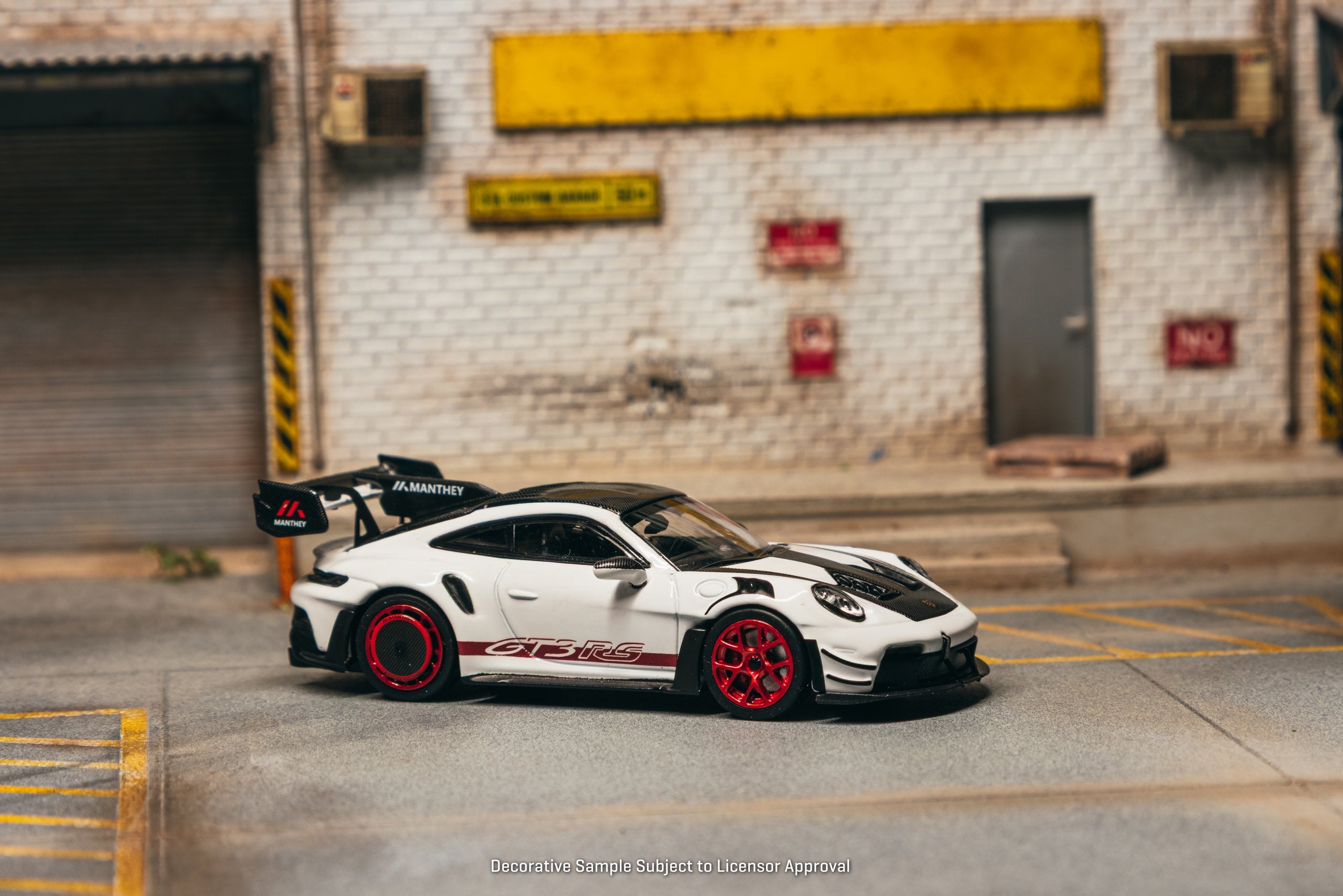 Tarmac Works x MiniChamps 1:64 Porsche 911 GT3 RS MR in Black & White | Pre-Order