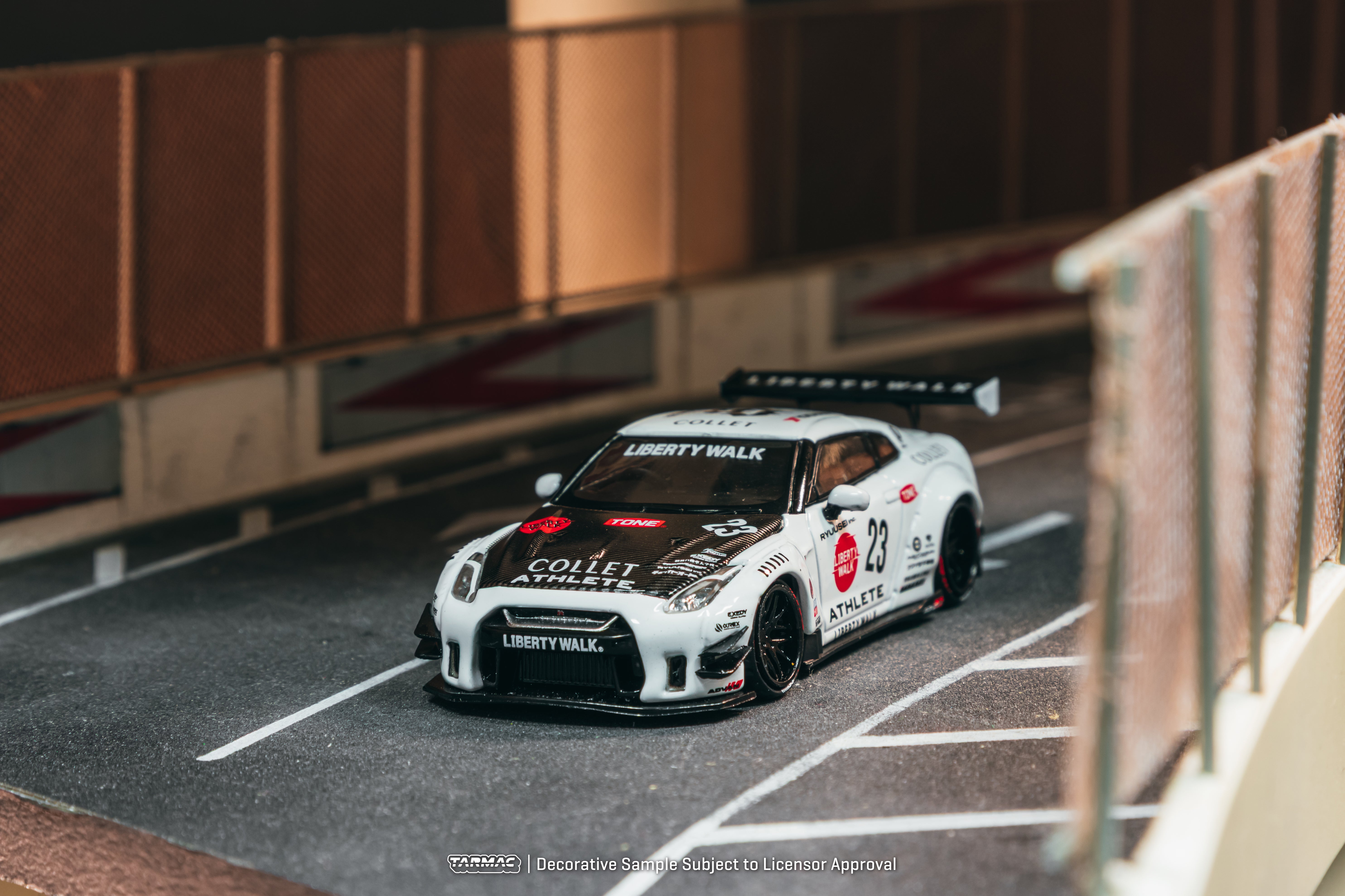 Tarmac Works 1:64 LBWK Nissan GT-R v2 in White w/ Oil Can | Pre