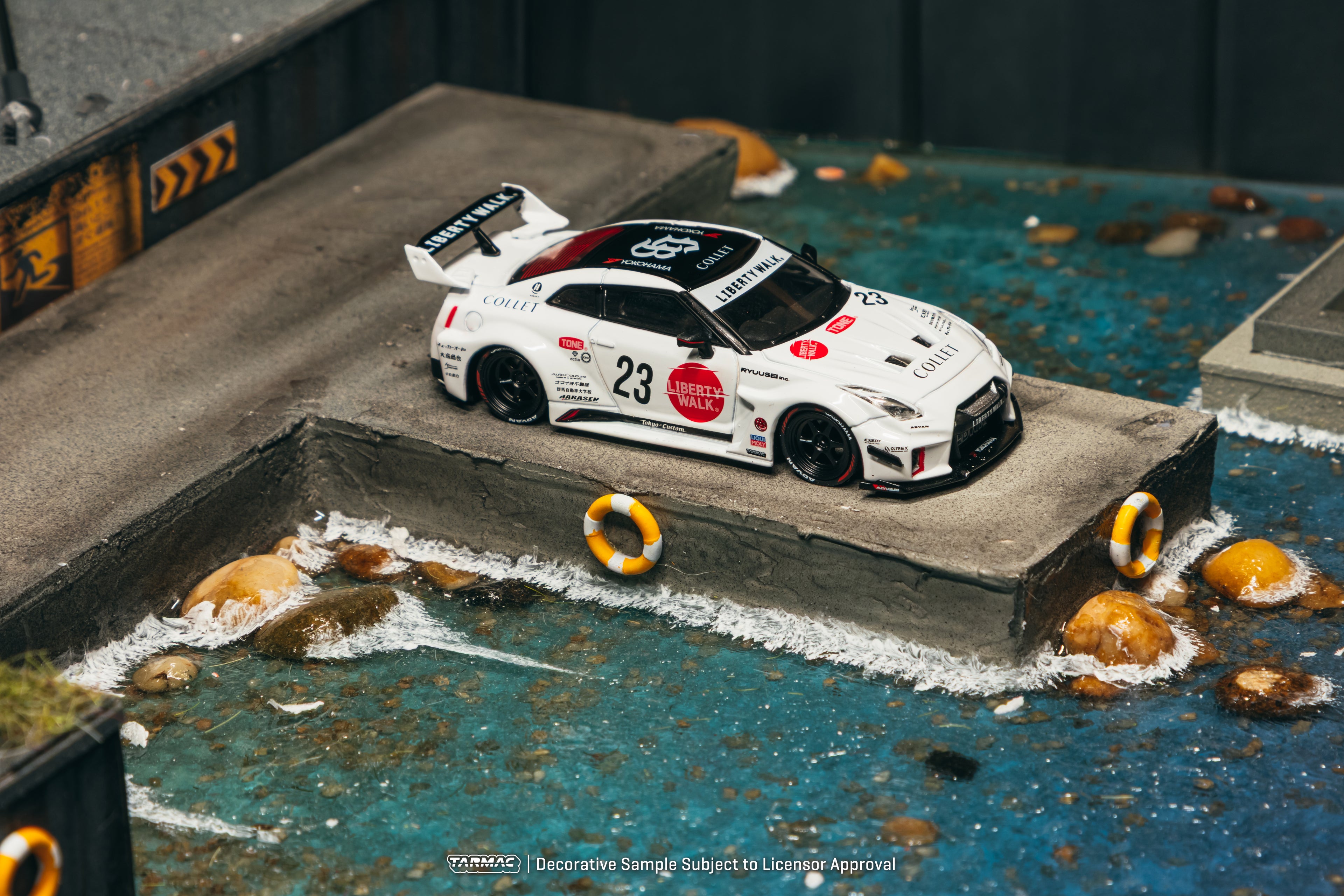 Tarmac Works 1:64 LB-Silhouette WORKS GT Nissan 35GT-RR in White | Pre-Order