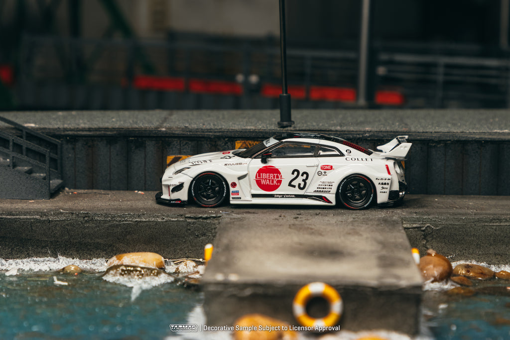 Tarmac Works 1:64 LB-Silhouette WORKS GT Nissan 35GT-RR in White | Pre-Order