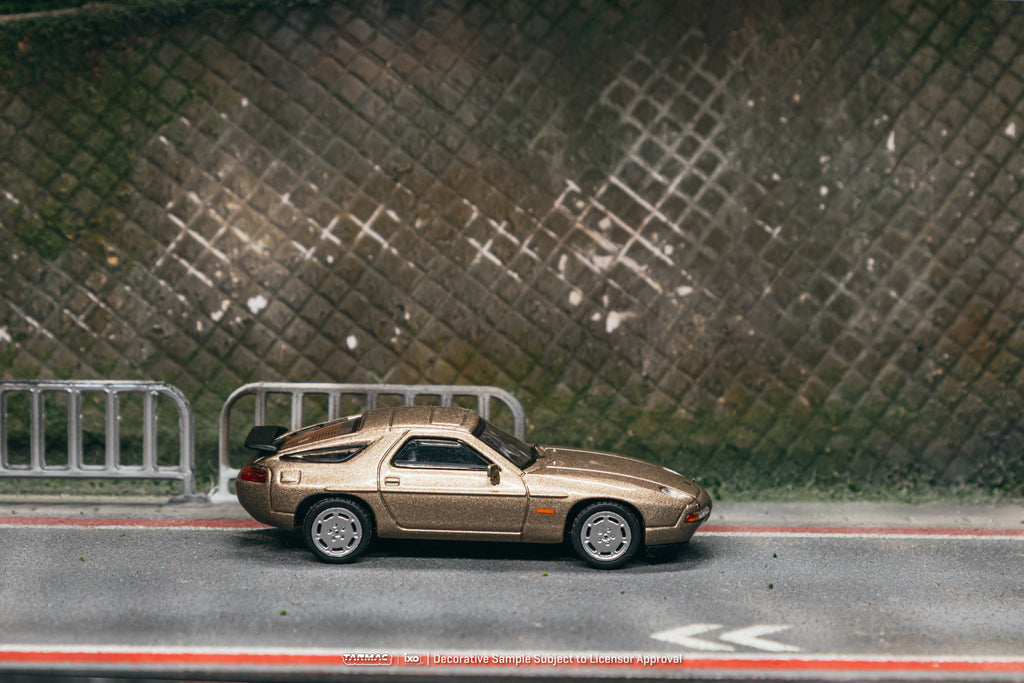 Tarmac Works 1:64 Porsche 928 S4 in Platinum Metallic | Pre-Order