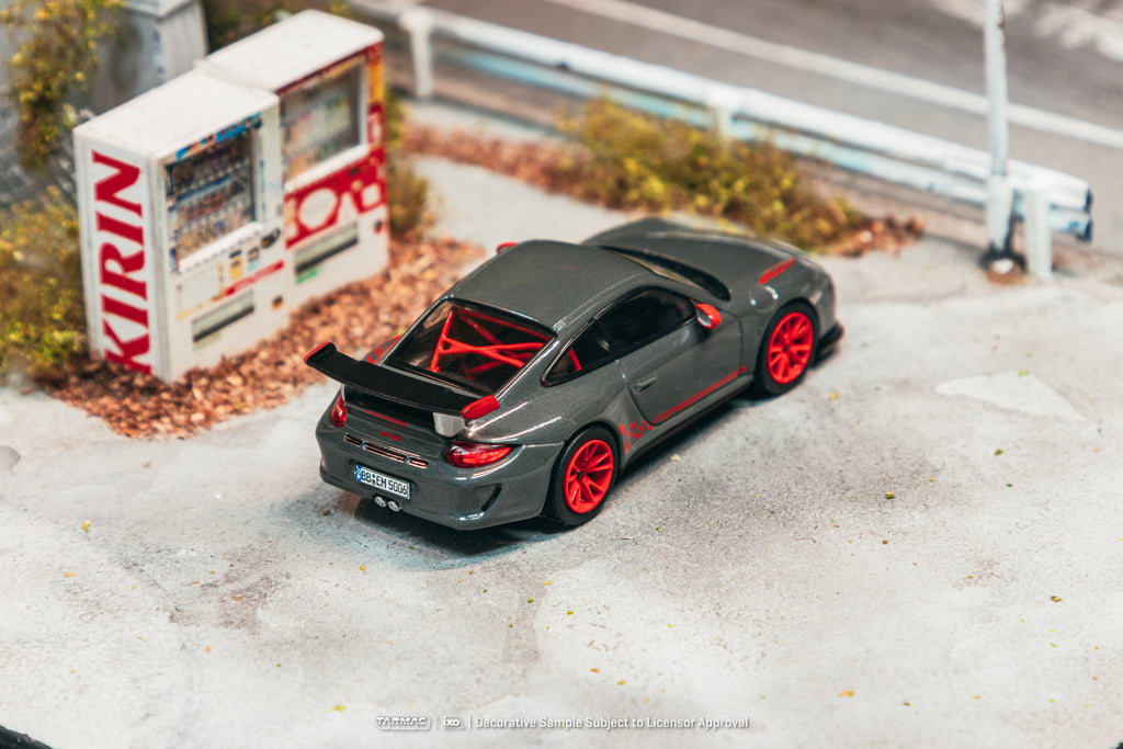 Tarmac Works 1:64 Porsche 911 GT3 RS 997.2 in Grey | Pre-Order
