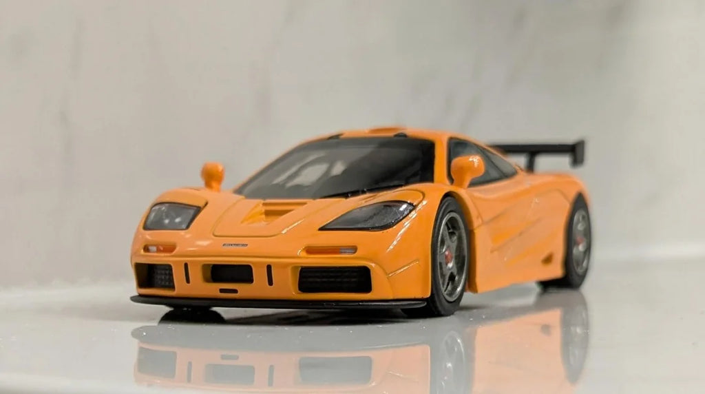 Hot Wheels Premium: 1/43 Scale 1995 McLaren F1 GTR